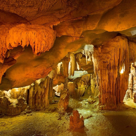 Descubre la Belleza Mística de la Cueva Me Cung