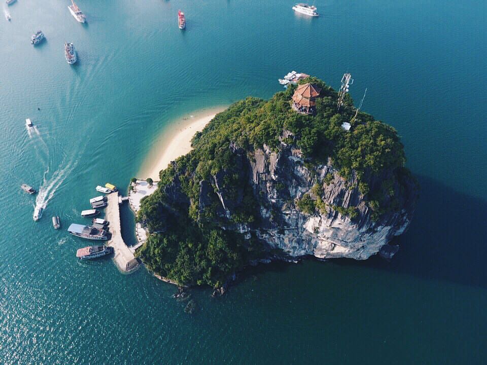 Playa Ti Top en la bahía de Ha Long